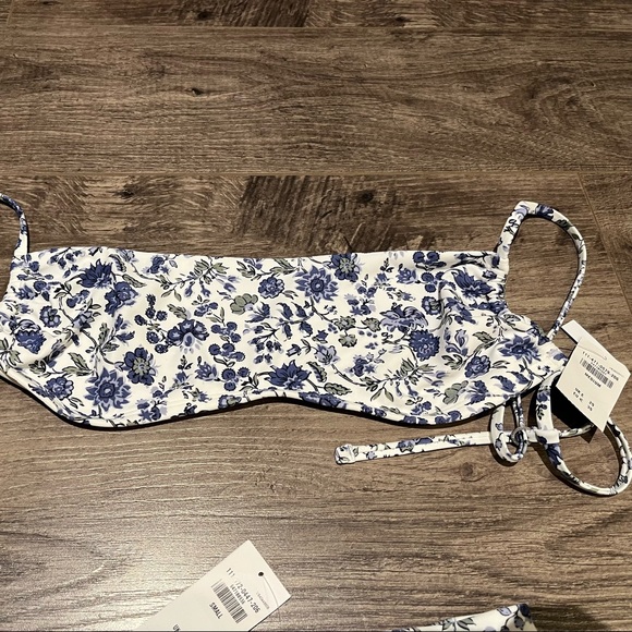 Never worn Abercrombie Bikini NWT - Picture 3 of 3